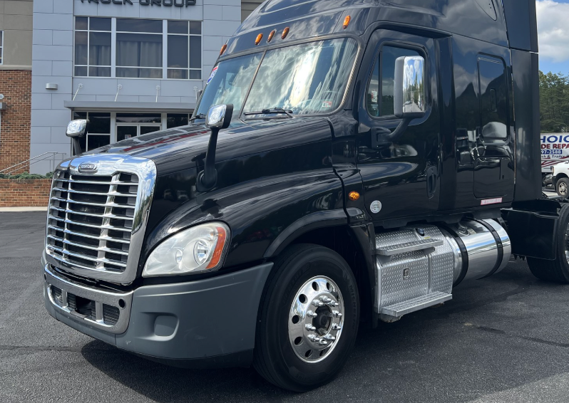 Freightliner Cascadia Chrome Bumper